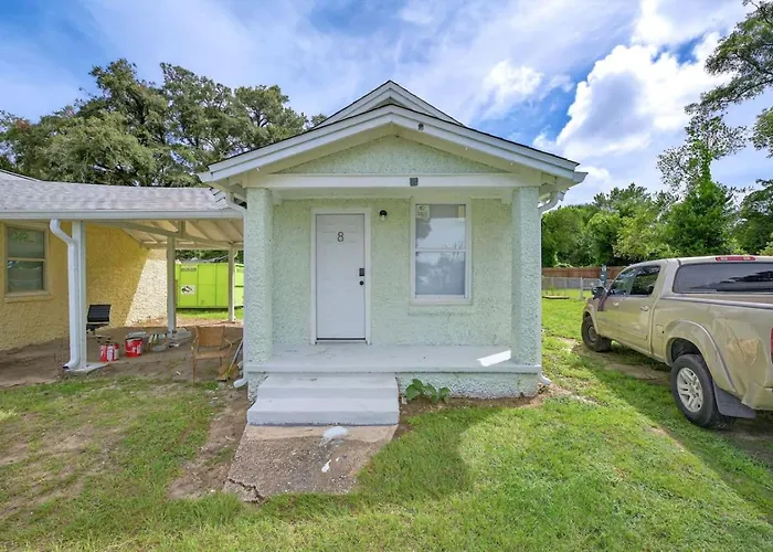Unit 8 Charming Hideaway Cottage Pensacola