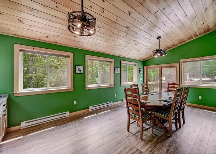 Tree Haven- Fenced Yard, Hot Tub, Fire Pit