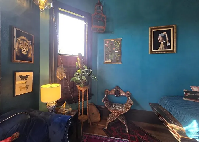 Charming Unique Themed Victorian Elegance