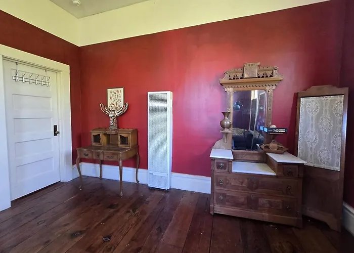 Charming Unique Themed Victorian Elegance