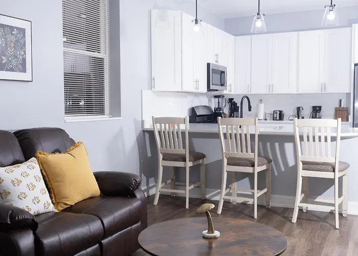 Shared, spacious condo near UChicago&Obama Center