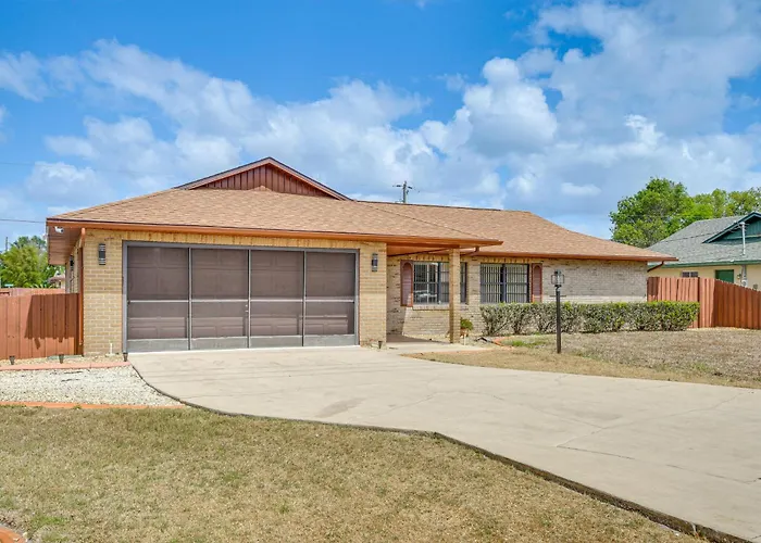 6 Mi To Gemini Springs Park: Chic Home W/ Pool!