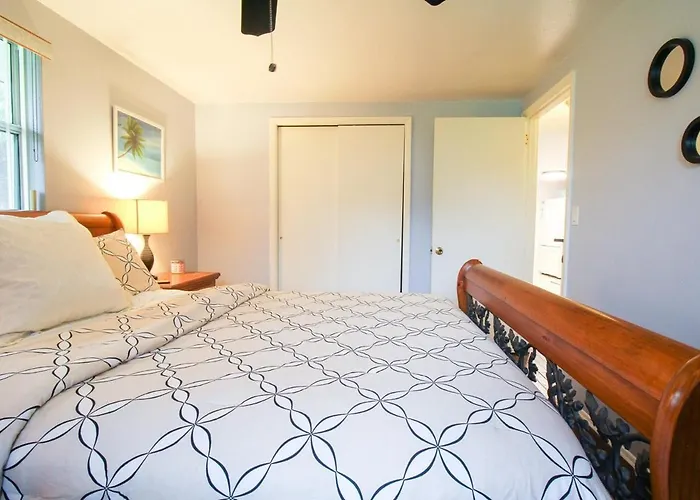 3 Bedroom Pool Home In Nokomis - Tropical Escape