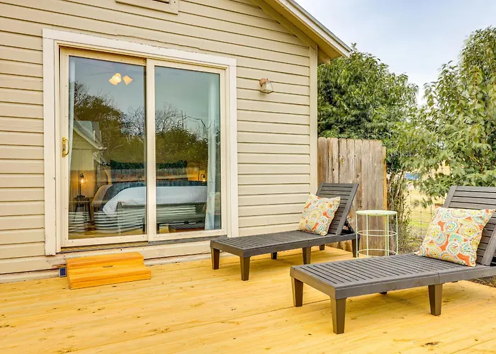 Walk To Main Street: Cottage W/ Deck In Bandera!
