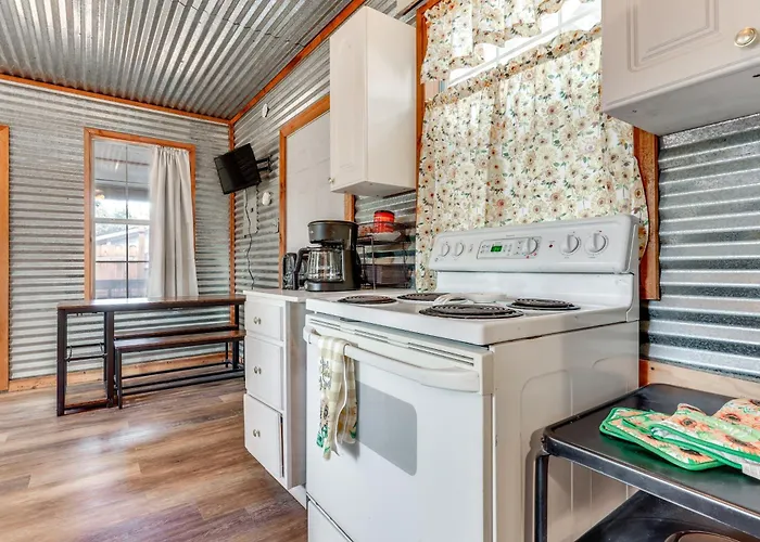 Cozy Couple'S Cottage W/ View Near Canyon Lake!