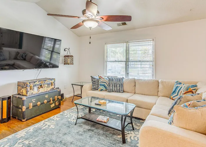 3 Mi To Ocean: Home W/ Deck In Little River!