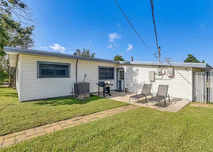 5 Mi To Texas City Dike & Beach! Family Hideaway