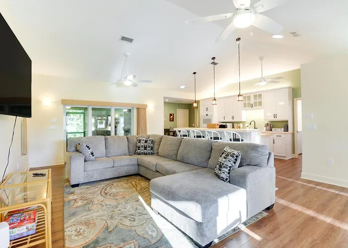 Pet-Friendly Fort Pierce Home W/ Screened Porch!