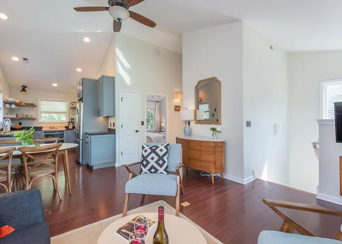 Luxe Loft Pet-Friendly, Gas Grill & 5 Minutes From Town