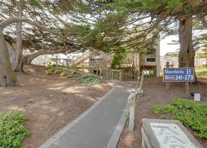 Oceanfront Watsonville Condo W/ Beach Access!