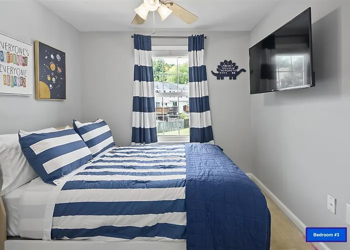 Townhome In No Va, Family Community, Pet Friendly, Fast Wifi