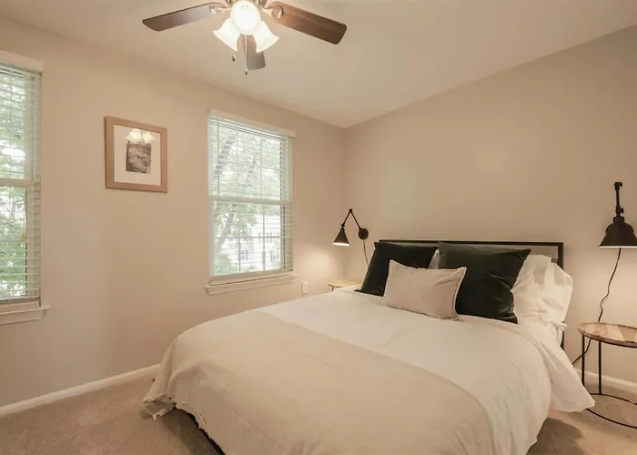 Townhome In Northern Virginia, Close To Dc, Pets Okay, Fenced Yard, Fast