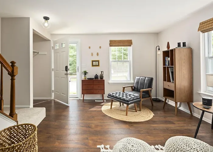 End Unit Townhome With In No Va, 40 Mins To Dc, Pets Ok