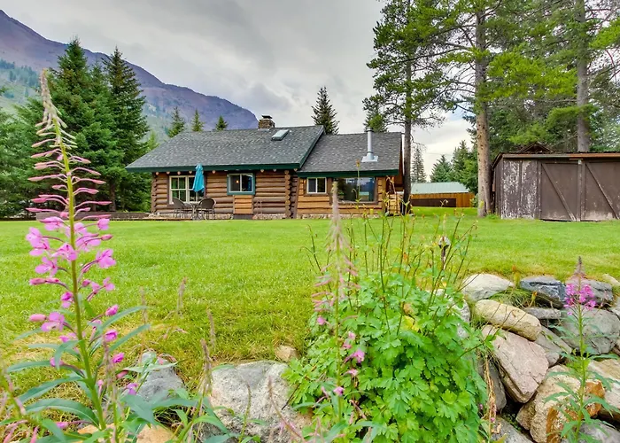 Creekside Silver Gate Getaway W/ Fireplace!
