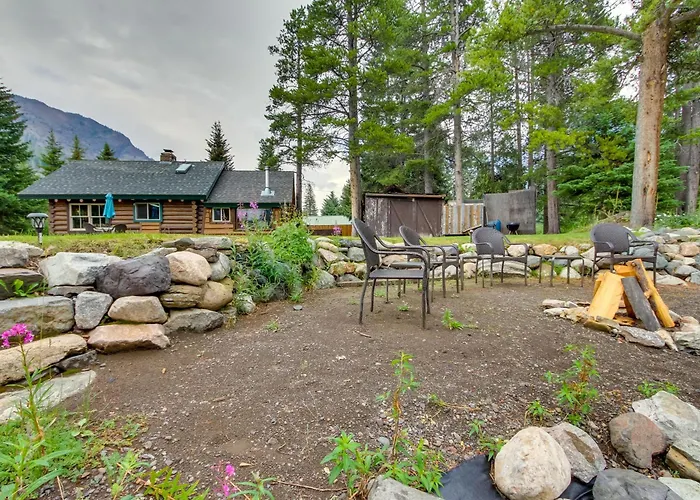 Creekside Silver Gate Getaway W/ Fireplace!