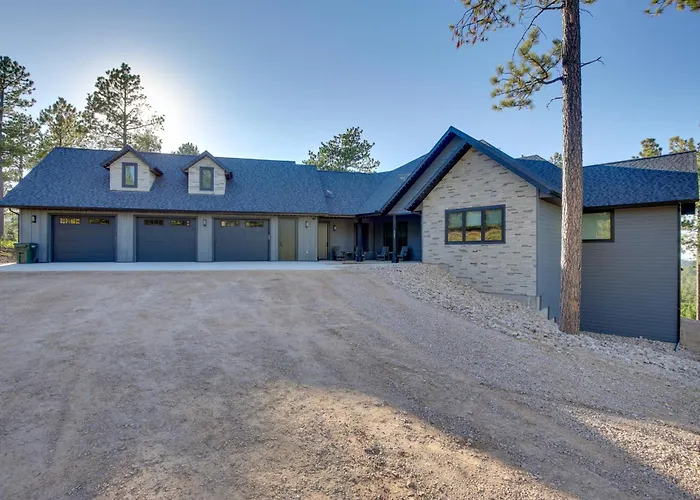 South Dakota Retreat W/ Hot Tub, Fire Pit & Grill!