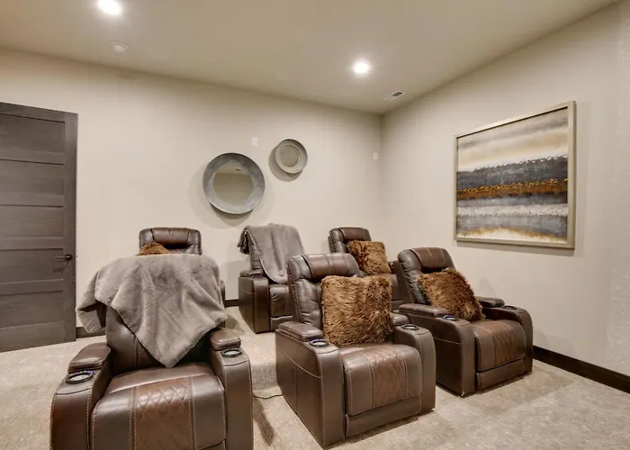 South Dakota Retreat W/ Hot Tub, Fire Pit & Grill!