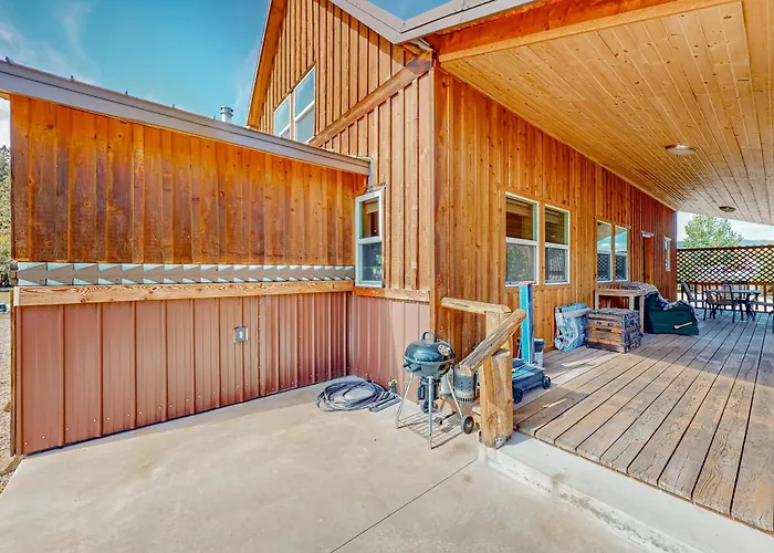 Rustic Cabin W/ Decks & Hot Tub In Garden Valley!