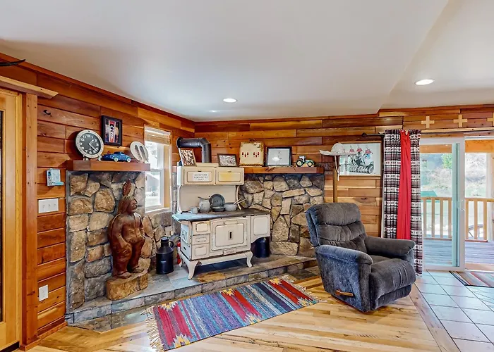 Rustic Cabin W/ Decks & Hot Tub In Garden Valley!