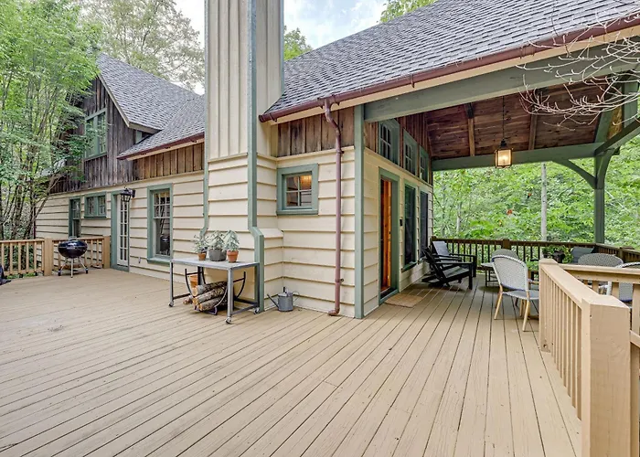 Peaceful Vacation Rental W/ Deck: 5 Mi To Cashiers