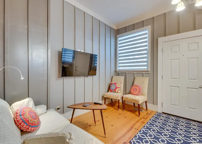 Welcoming Norcross Cottage W/ Deck + Shared Grill!