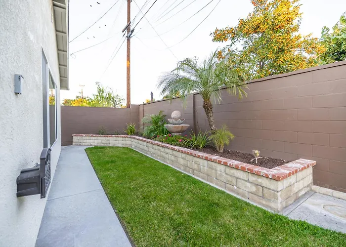 #Marbella Lane - Charming 4Br Bungalow For Relaxing Retreat