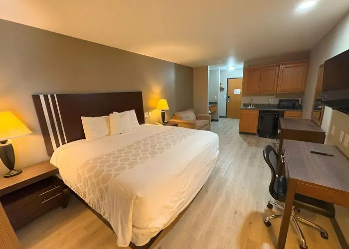 Larned Inn & Suites