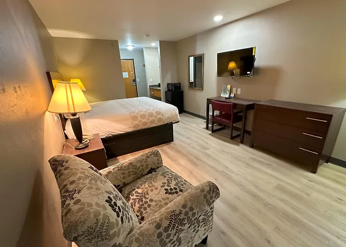 Larned Inn & Suites