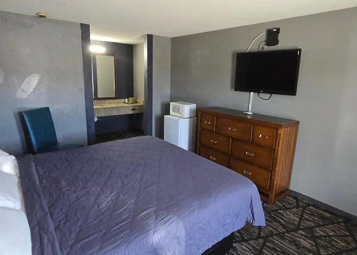 C Town Inn And Suites