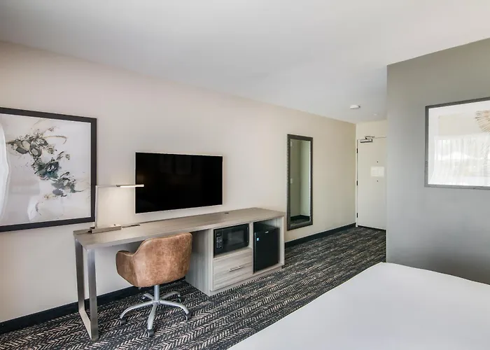 Hourglass Hotel, Trademark Collection By Wyndham