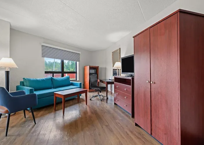 Days Inn By Wyndham Utica