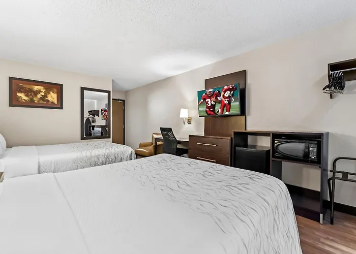 Red Roof Inn Plus+ & Suites Malone