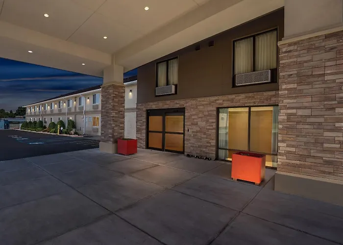 Red Roof Inn Plus+ & Suites Malone