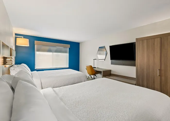 Holiday Inn Express & Suites Fairmont By Ihg