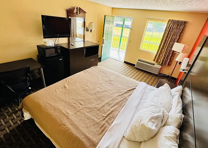 Garden Inn And Suites Near Callaway Gardens Pine Mountain