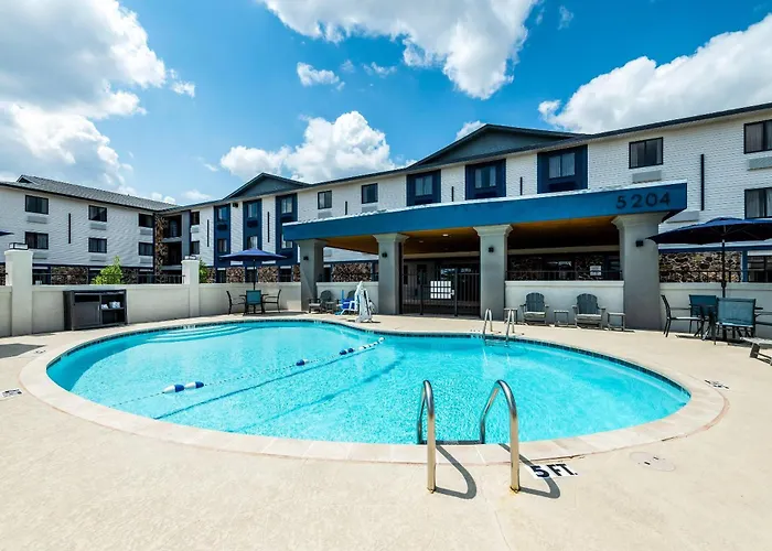 Clarion Pointe