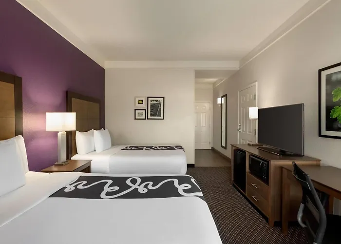 La Quinta By Wyndham Arlington North 6 Flags Dr