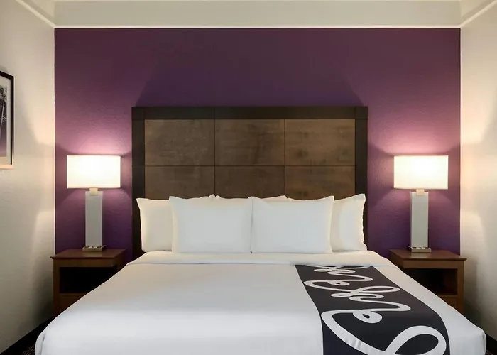 La Quinta By Wyndham Arlington North 6 Flags Dr