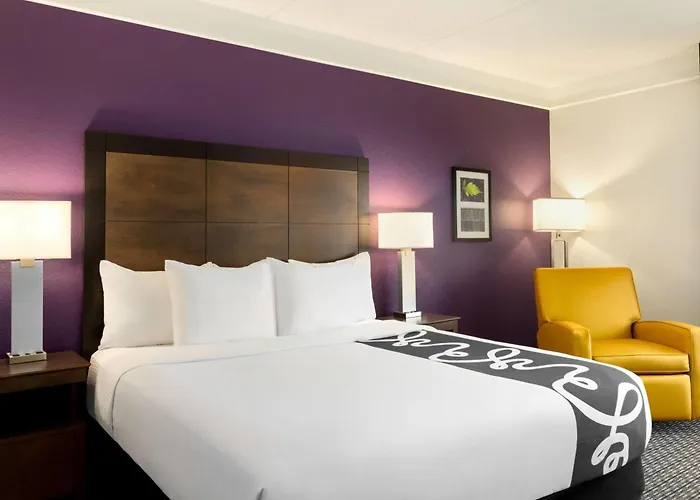 La Quinta By Wyndham Arlington North 6 Flags Dr