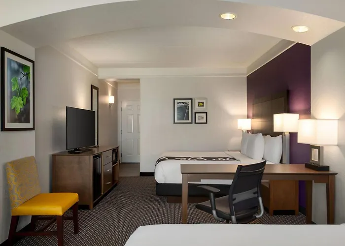 La Quinta By Wyndham Arlington North 6 Flags Dr