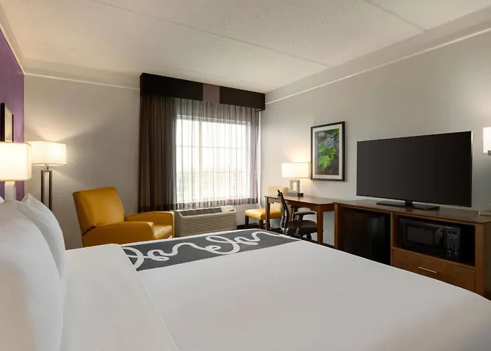 La Quinta By Wyndham Arlington North 6 Flags Dr