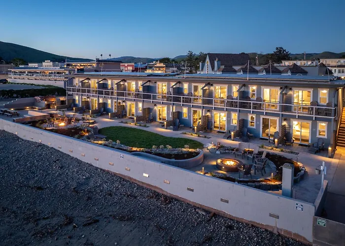 Shoreline Inn...On The Beach