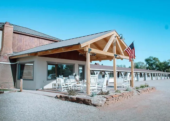 Dove Creek Inn