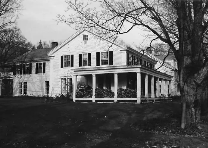 Picture Postcard Mansion In Manchester Village