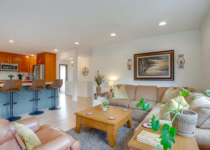 Modern Creekside Home: 9 Mi To Downtown Denver