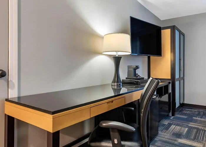 Quality Inn & Suites Evansville Downtown