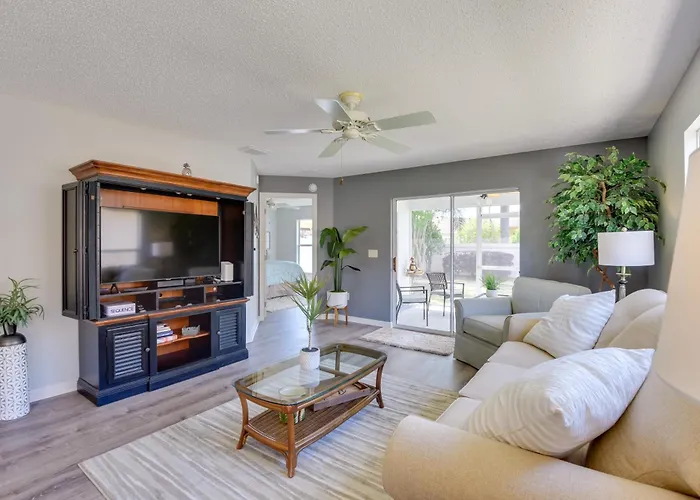 Courtyard Villa W/ Lanai & Community Amenities!