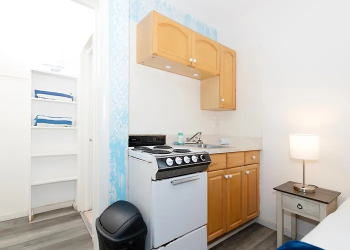Tropic Isle Hotel & Apartment