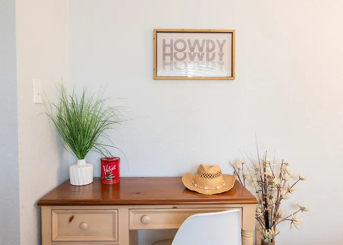 Peaceful Downtown Denver Retreat: 4BR Comfort
