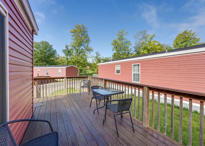 Cozy Cassopolis Cabin, Near Parks & Golfing!